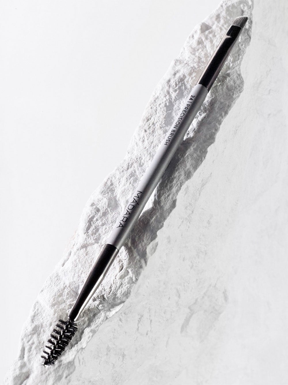 PRECISION BRUSH - perie machiaj cu dublu aplicator