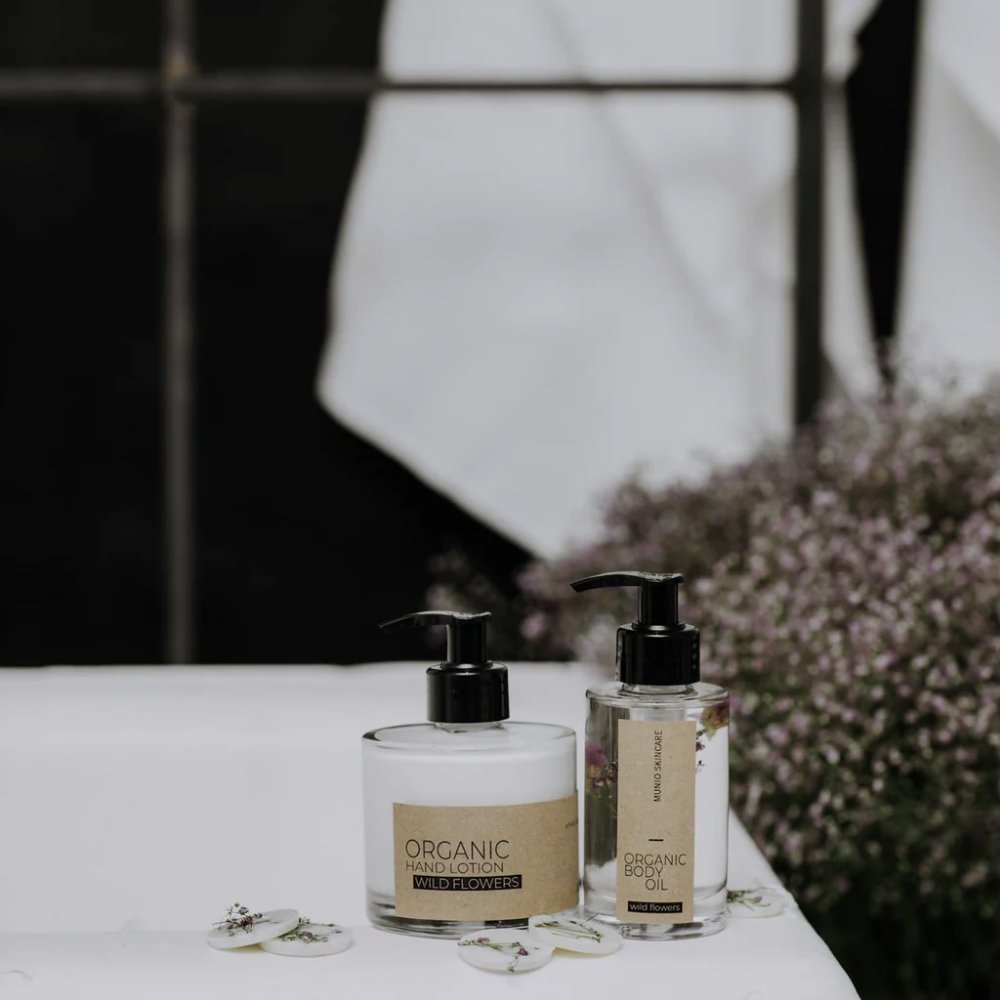 Loțiune de mâini organică WILD FLOWERS (dispenser din sticlă)